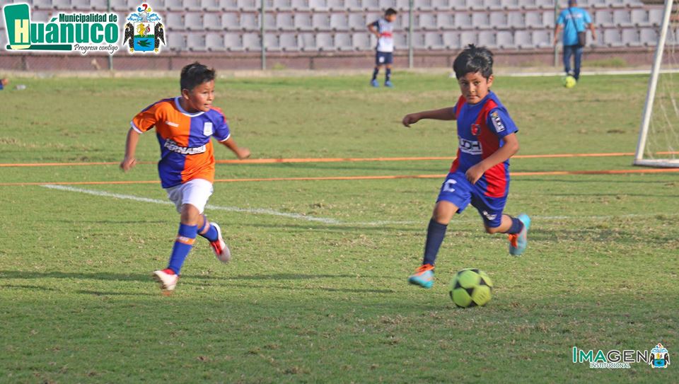 MUNICIPALIDAD DE HUáNUCO PREMIó A LOS CAMPEONES DEL MUNDIALITO MUNICIPALIDAD DE HUáNUCO PREMIó A LOS CAMPEONES DEL MUNDIALITO