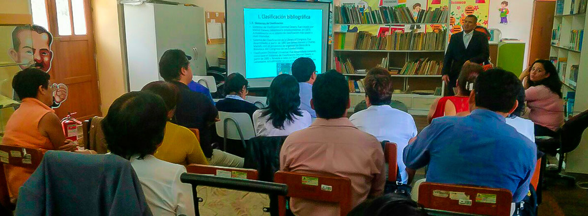 CAPACITACIóN A BIBLIOTECARIOS DE LA REGIóN HUáNUCO CAPACITACIóN A BIBLIOTECARIOS DE LA REGIóN HUáNUCO