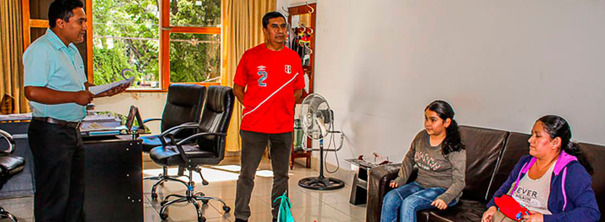 MUNICIPALIDAD DE HUáNUCO ENTREGó S/ 1400 A LA DESTACADA DEPORTISTA NICOLLE SHESIRA ROSAS VALVERDE MUNICIPALIDAD DE HUáNUCO ENTREGó S/ 1400 A LA DESTACADA DEPORTISTA NICOLLE SHESIRA ROSAS VALVERDE